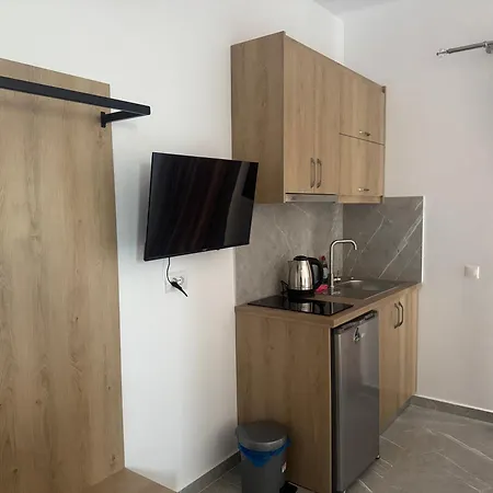 Nardi Oruci Εξαμίλιο